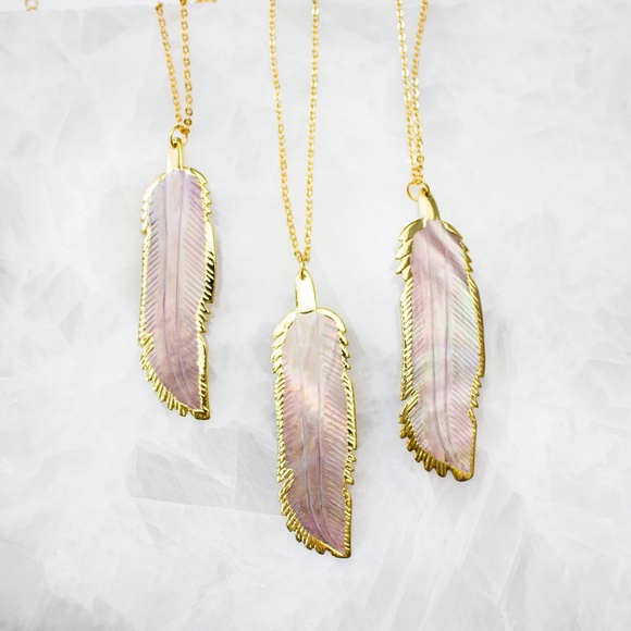 RESTOCKED Shell Feather Necklace - Picture 6 of 7